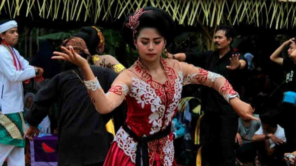 Tari Ronggeng Gunung Mengalami Perubahan Ber Id