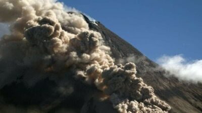 Gunung Merapi Erupsi, Semburkan Awan Panas Sejauh 2.000 Meter
