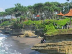 Pantai Batu Hiu Dijuluki Tanah Lot Jawa Pangandaran