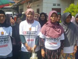Sosok Pendukung Iwan Bule yang Bagikan Sembako untuk Kemenangan Prabowo-Gibran
